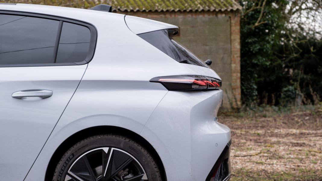 Peugeot e-308 spoiler