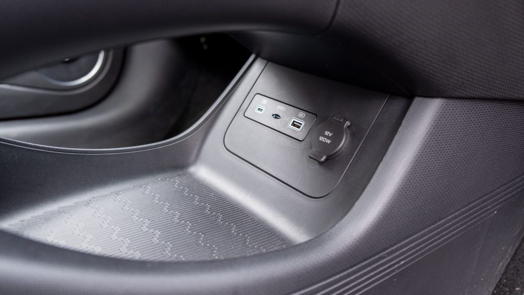 BYD Atto 3 USB ports