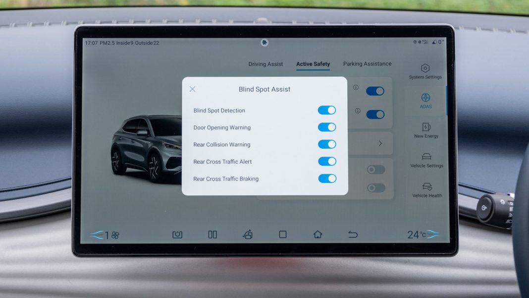 BYD Atto 3 blind spot detection
