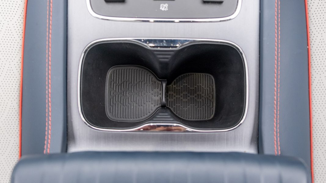 BYD Atto 3 cupholders