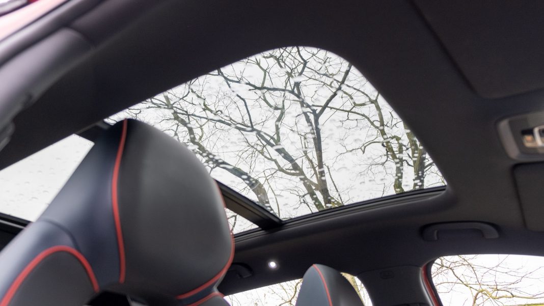 BYD Atto 3 sunroof light