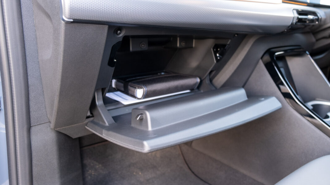 BMW iX2 glove box