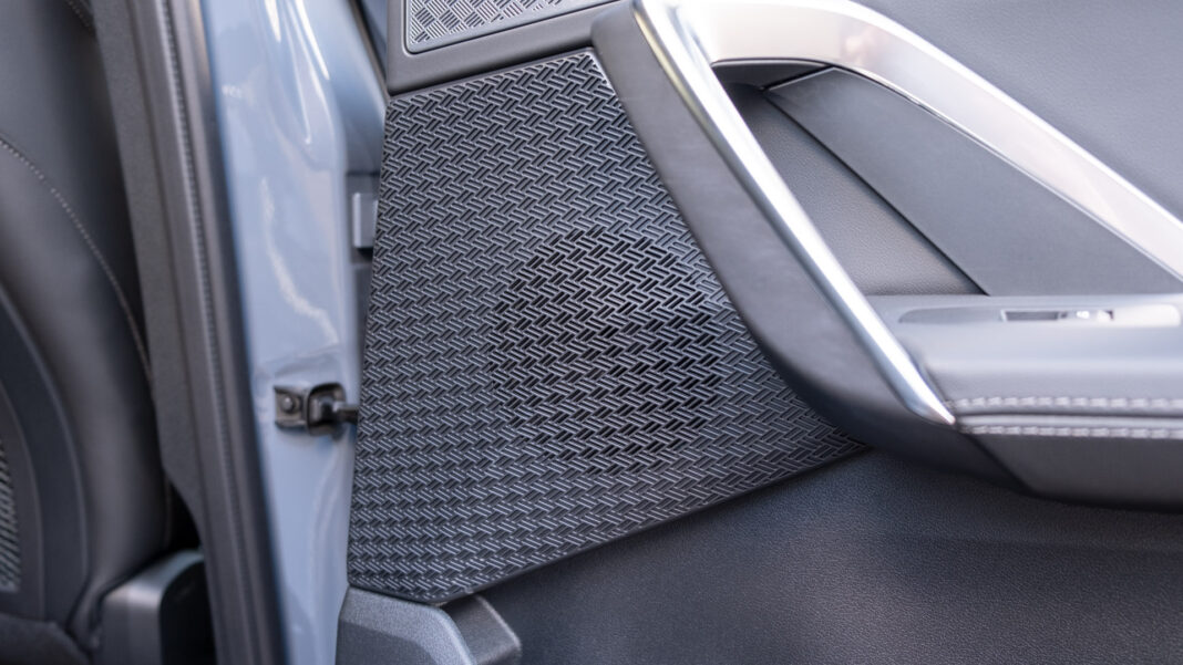 BMW iX2 rear speaker