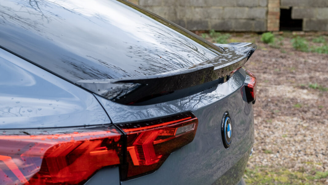 BMW iX2 spoiler