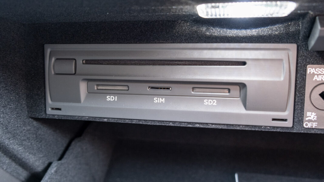 Bentley Flying Spur Hybrid SD card