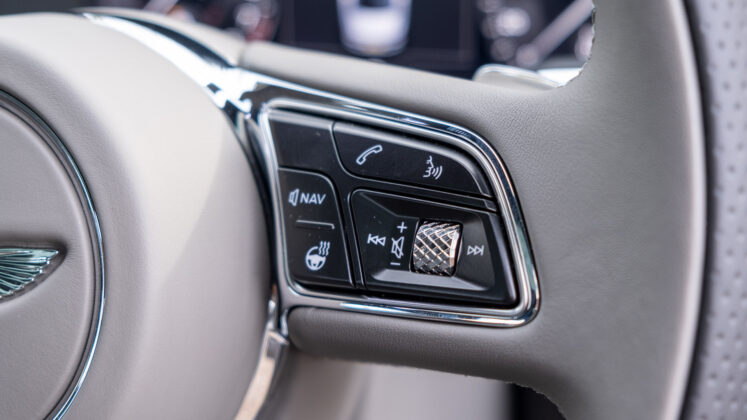 Bentley Flying Spur Hybrid buttons