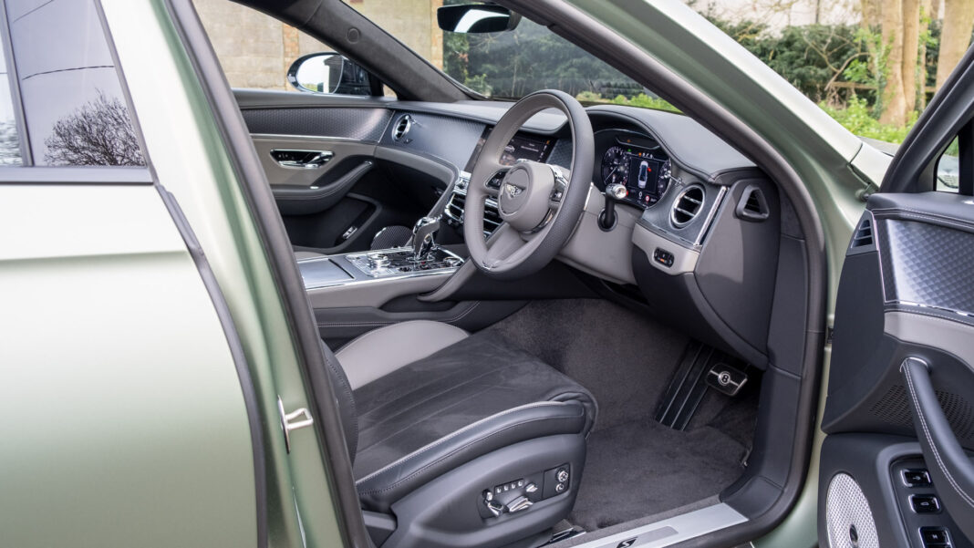 Bentley Flying Spur Hybrid cabin