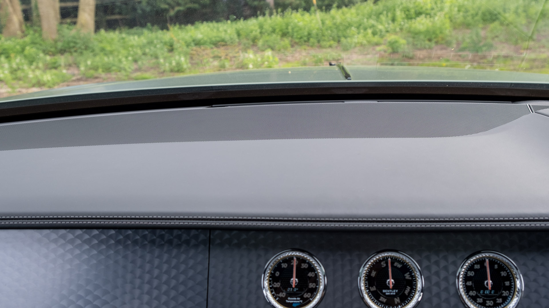 Bentley Flying Spur Hybrid centre speaker