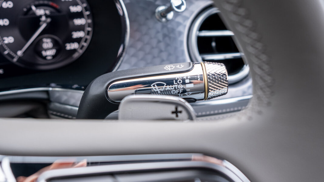 Bentley Flying Spur Hybrid flappy paddles