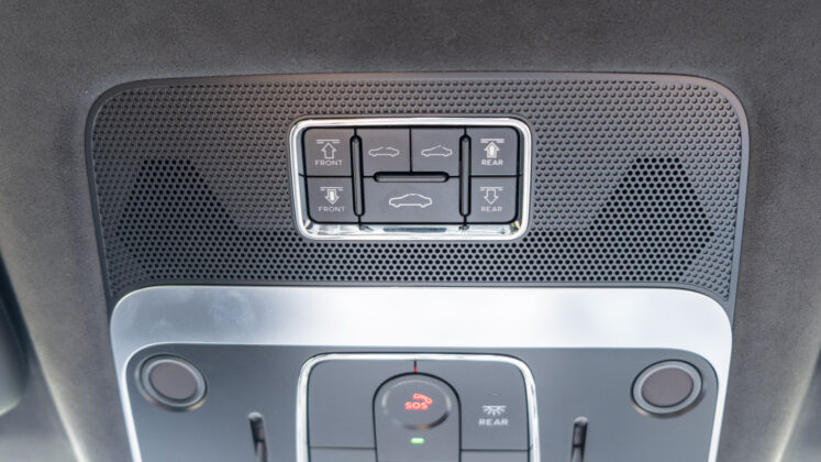 Bentley Flying Spur Hybrid front buttons