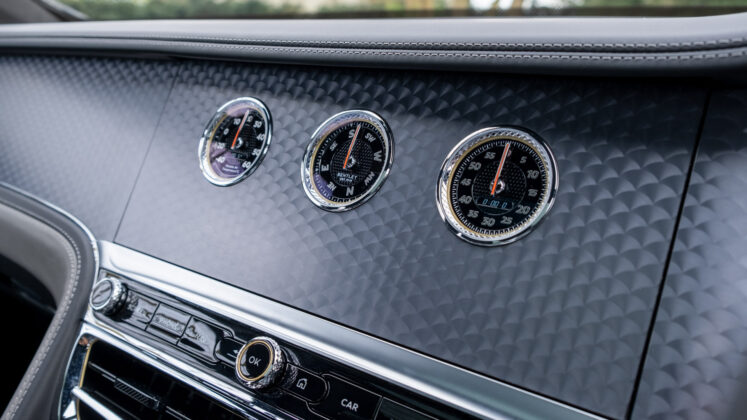 Bentley Flying Spur Hybrid front dials