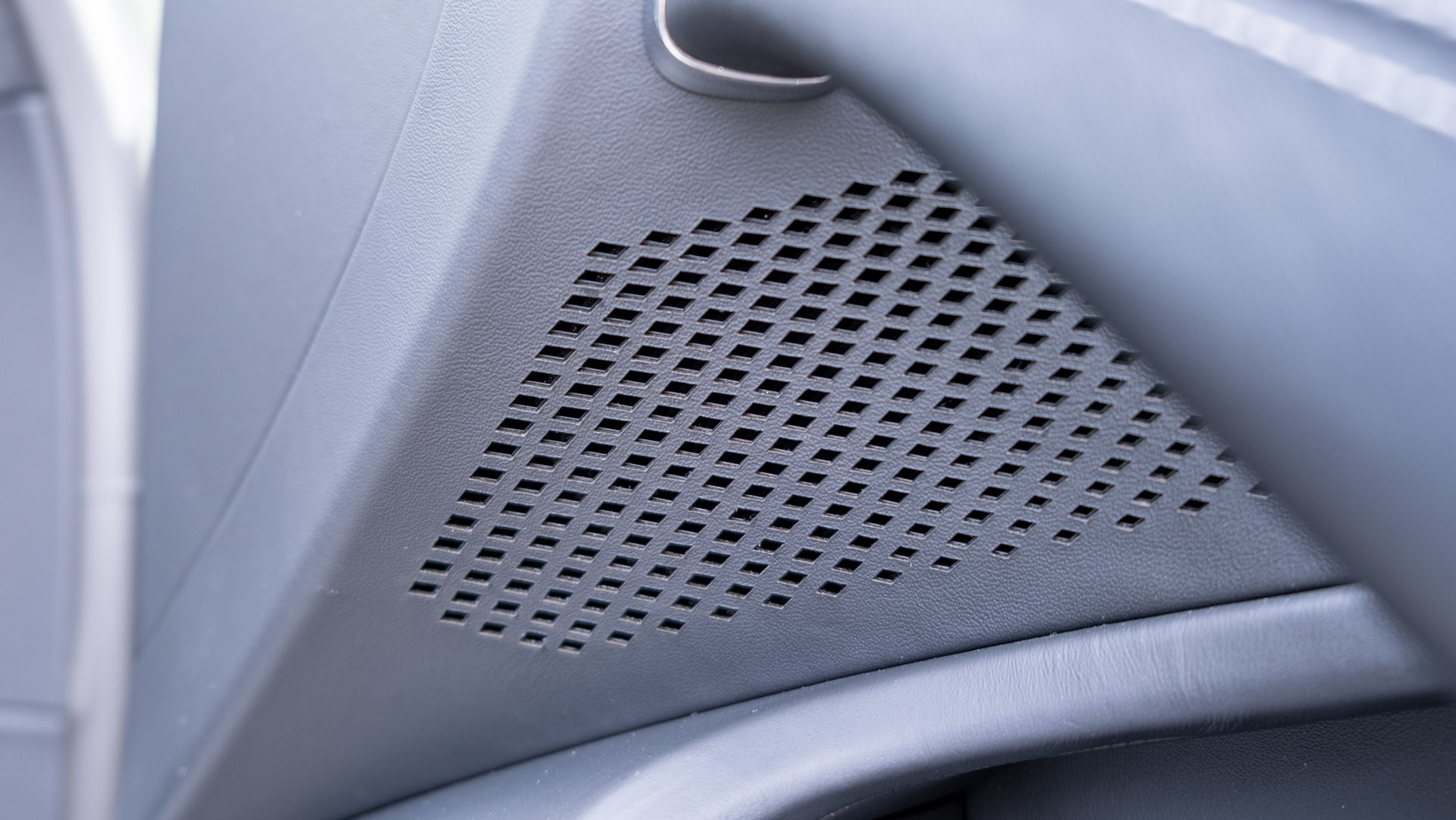 Bentley Flying Spur Hybrid front door speakers