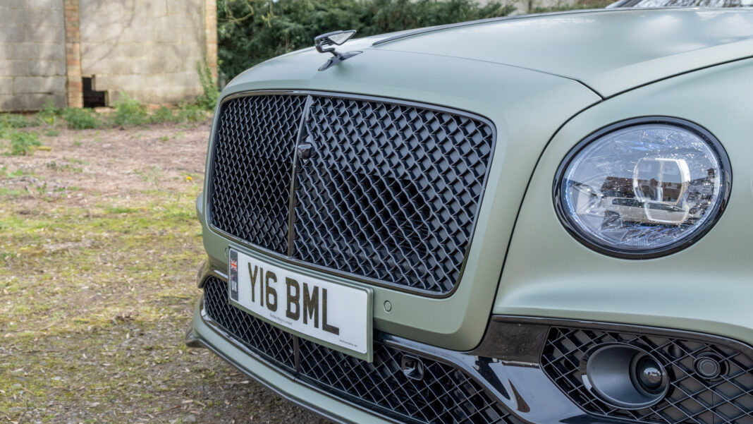Bentley Flying Spur Hybrid front grille