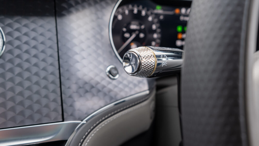 Bentley Flying Spur Hybrid lane assist