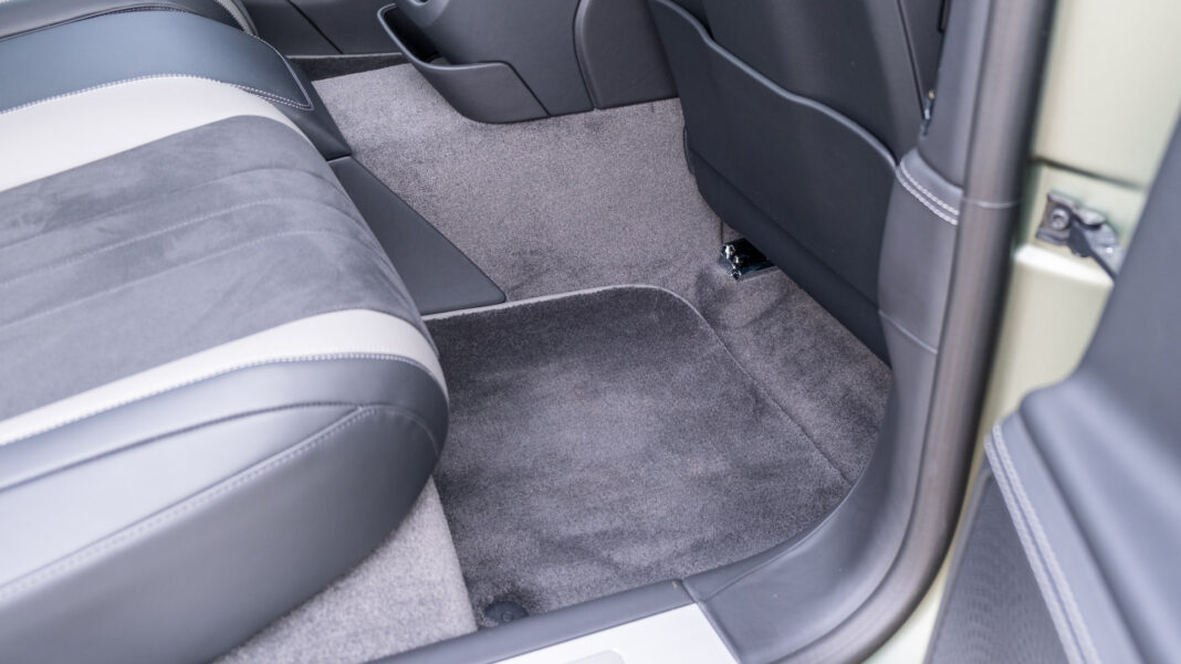 Bentley Flying Spur Hybrid legroom