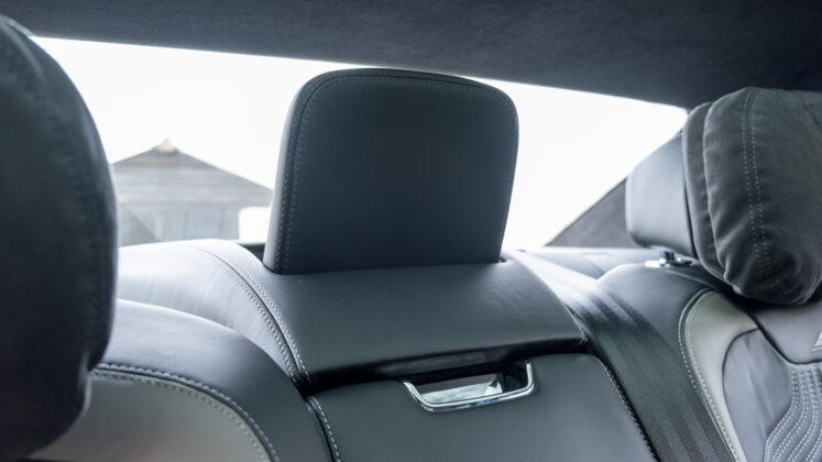 Bentley Flying Spur Hybrid middle headrest
