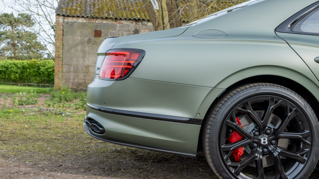 Bentley Flying Spur Hybrid profile