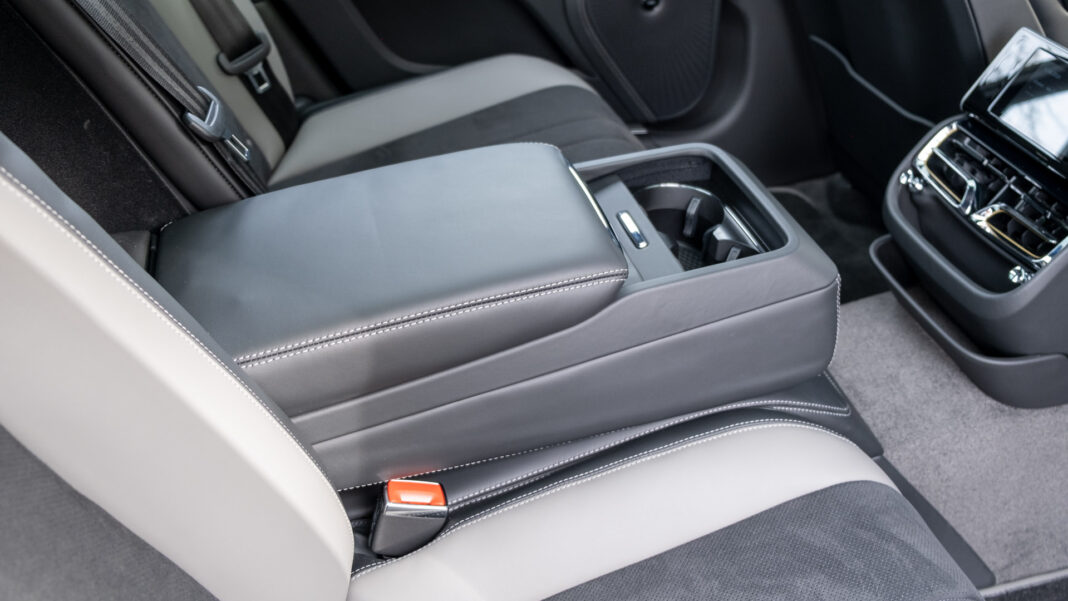 Bentley Flying Spur Hybrid rear armrest