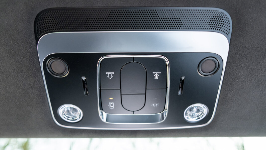 Bentley Flying Spur Hybrid rear controls