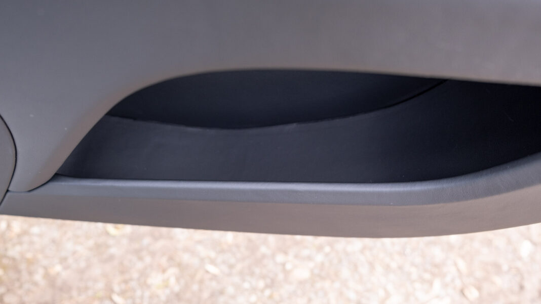 Bentley Flying Spur Hybrid rear door compartment