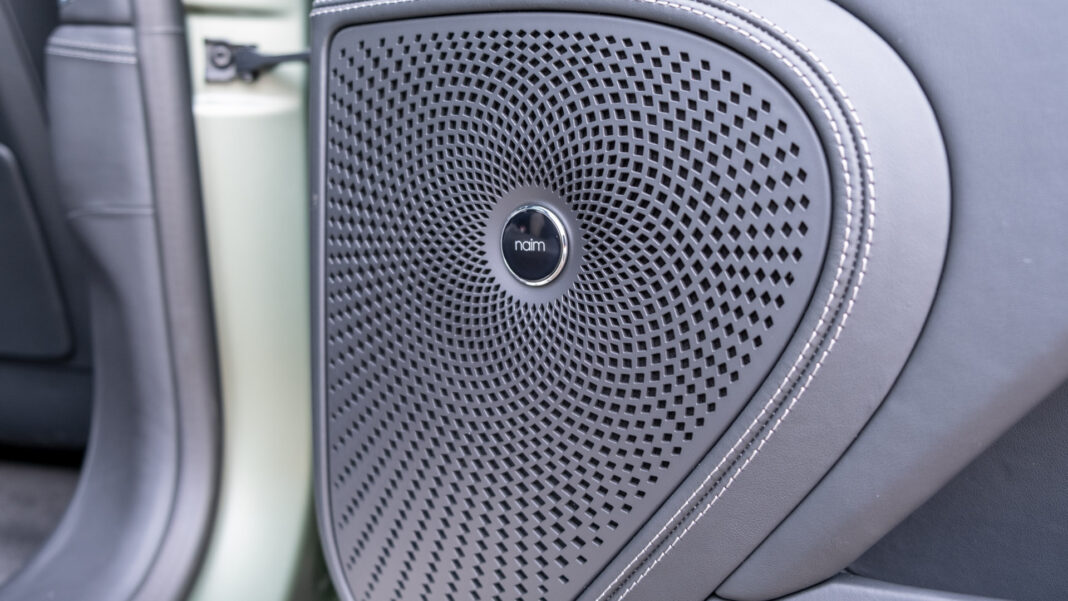 Bentley Flying Spur Hybrid rear door speaker