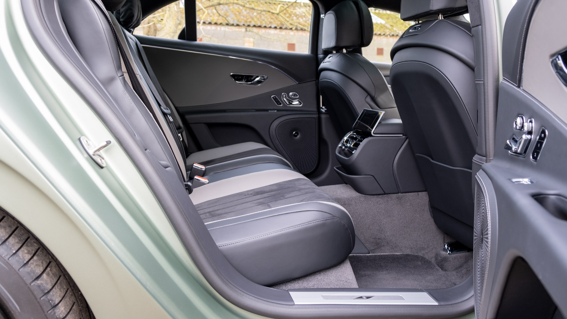 Bentley Flying Spur Hybrid rear seat back