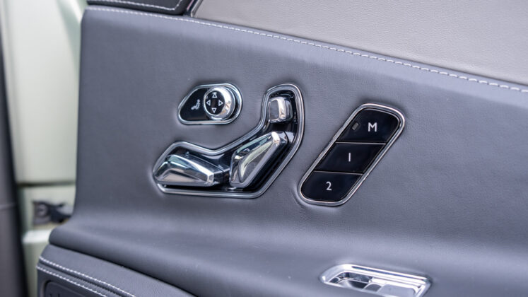 Bentley Flying Spur Hybrid rear seat controls