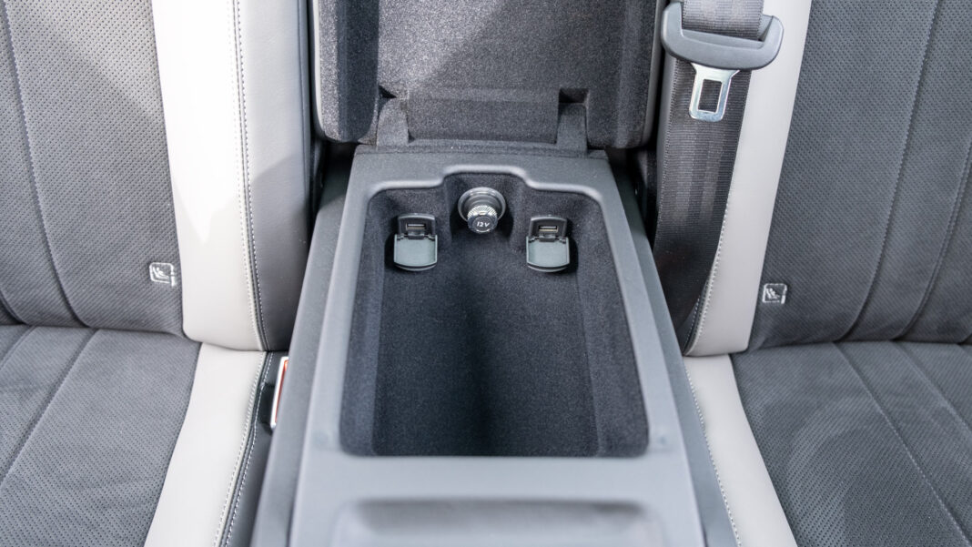 Bentley Flying Spur Hybrid rear space