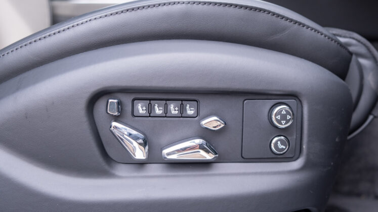 Bentley Flying Spur Hybrid seat controls
