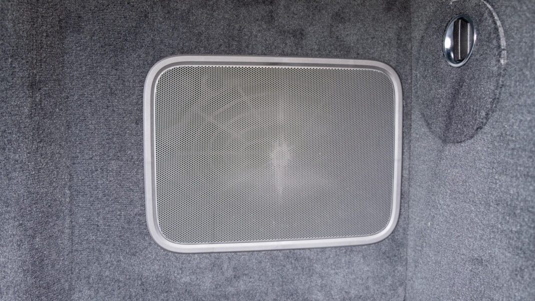 Bentley Flying Spur Hybrid subwoofer