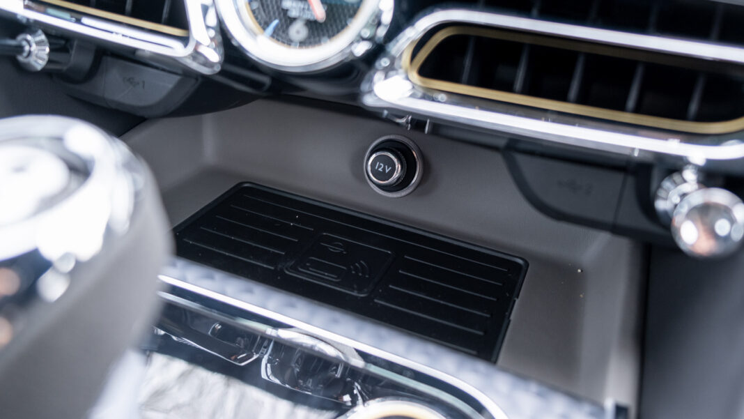 Bentley Flying Spur Hybrid wireless charger