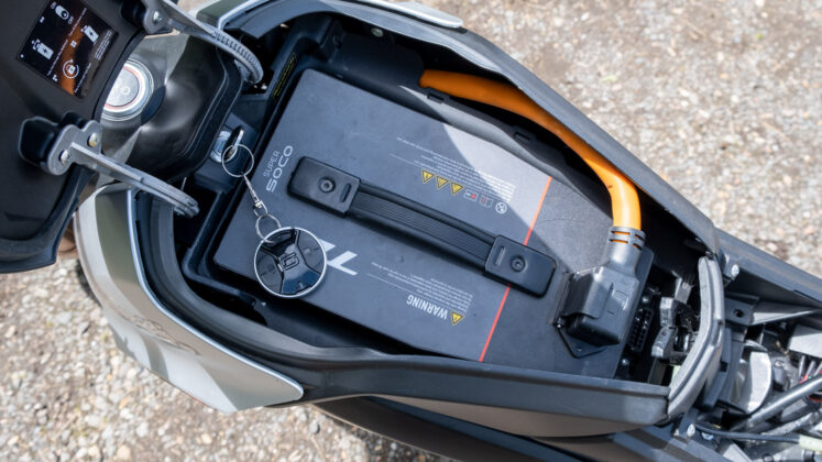 Vmoto Super Soco TC Max battery inside