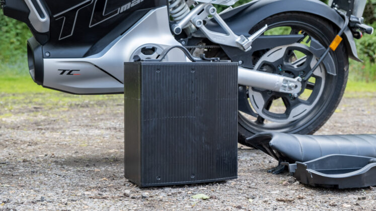 Vmoto Super Soco TC Max battery weight