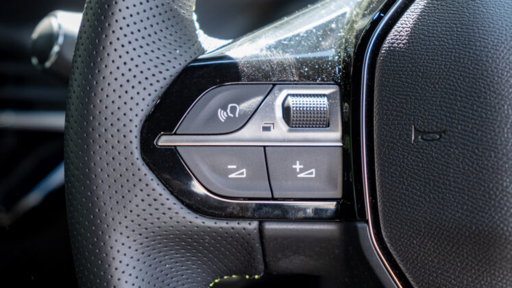 New Peugeot E-2008 buttons