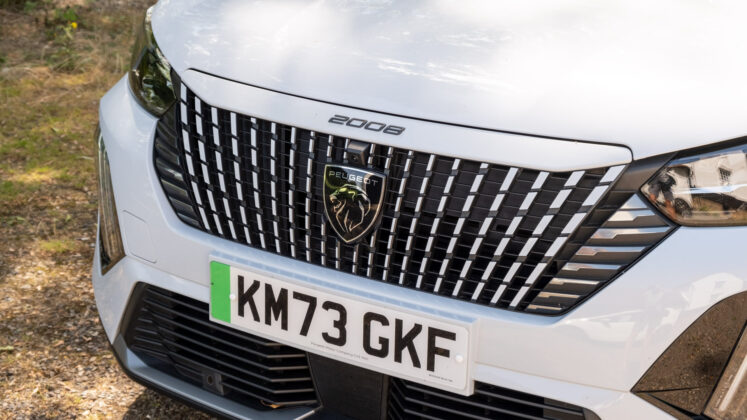 New Peugeot E-2008 grille