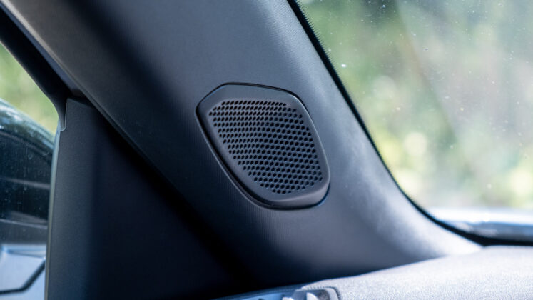 New Peugeot E-2008 tweeter