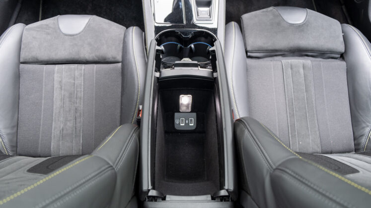 Peugeot 508 armrest storage