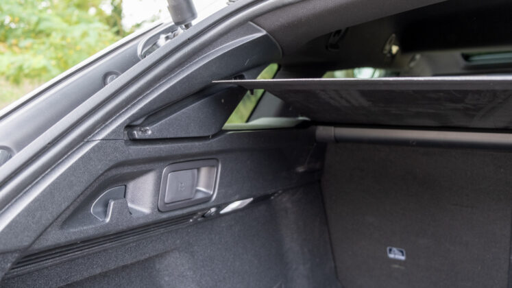 Peugeot 508 boot load cover adjustment