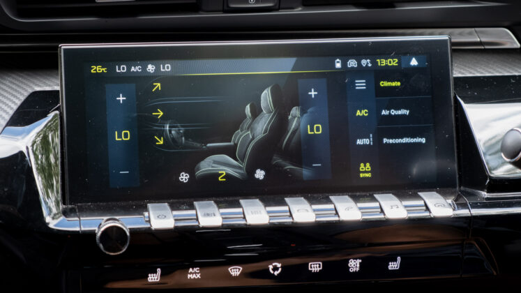 Peugeot 508 climate controls