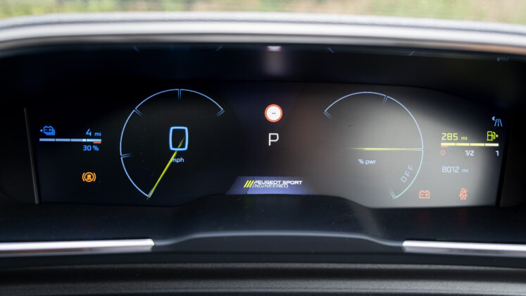 Peugeot 508 driver display