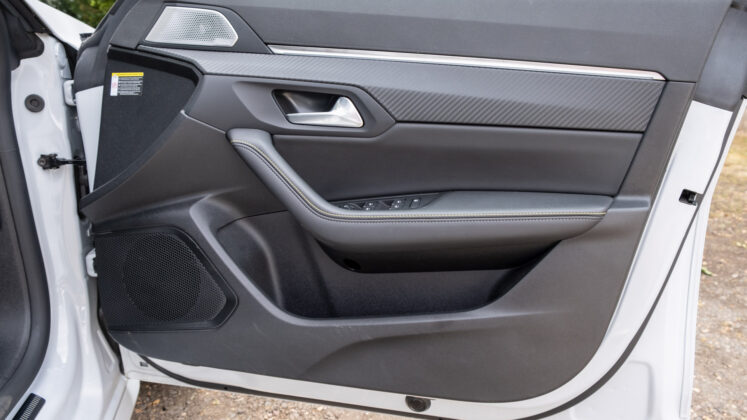 Peugeot 508 front door