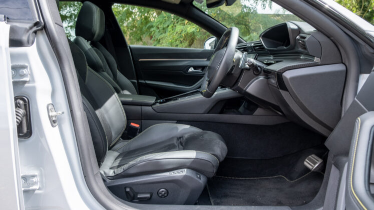 Peugeot 508 front seat comfort