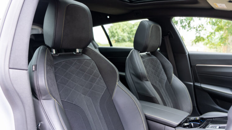 Peugeot 508 front seats