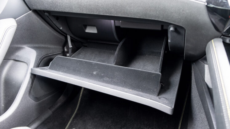 Peugeot 508 glove box