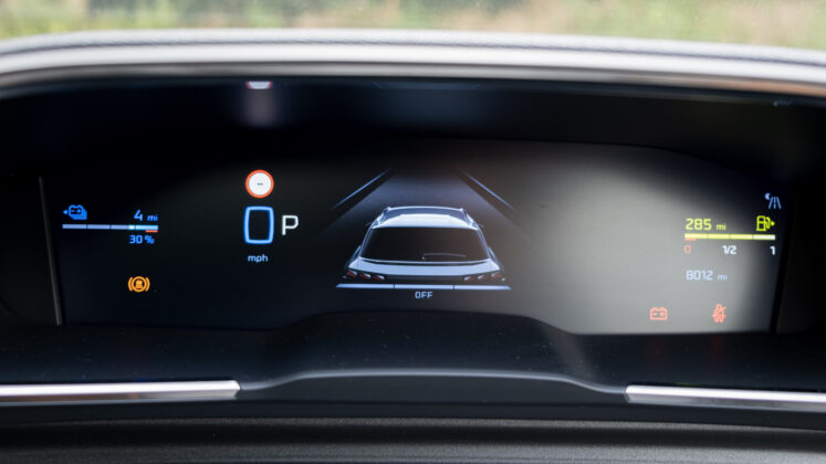 Peugeot 508 instrument cluster design