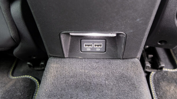 Peugeot 508 rear USB