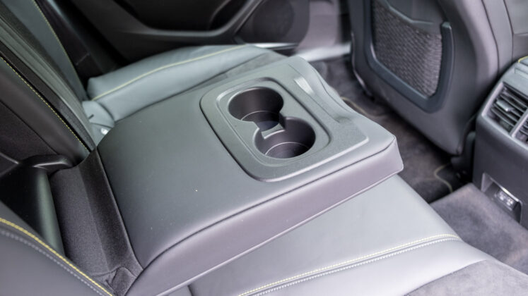 Peugeot 508 rear cupholders