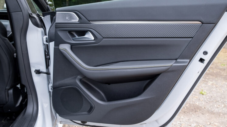 Peugeot 508 rear door