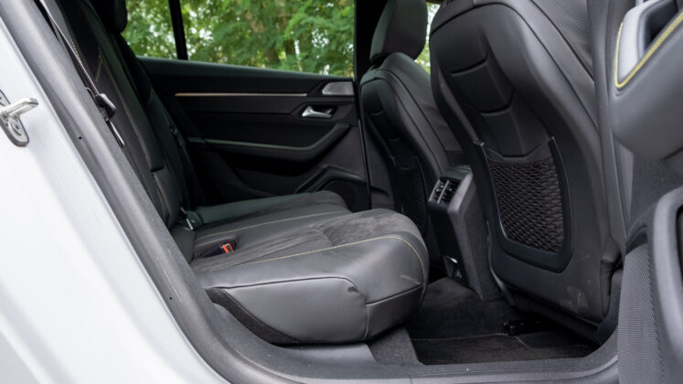 Peugeot 508 rear seat comfort