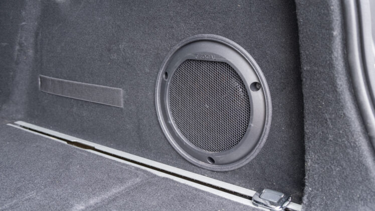 Peugeot 508 subwoofer